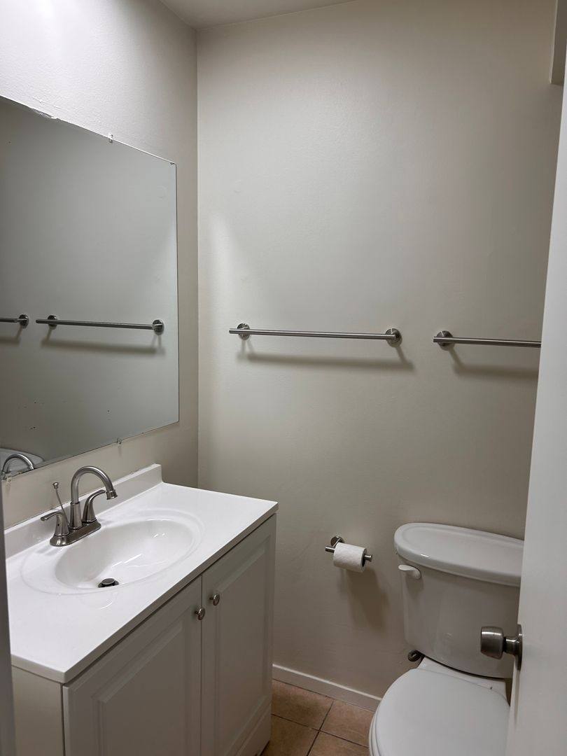 Apartment for rent at 3045 3061 & 3069 Bernice Rd, Lansing, IL 60438