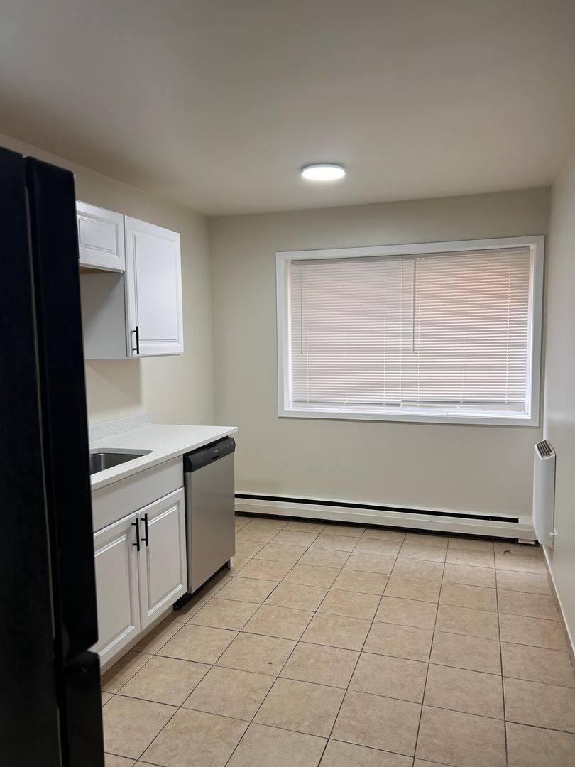 Apartment for rent at 3045 3061 & 3069 Bernice Rd, Lansing, IL 60438