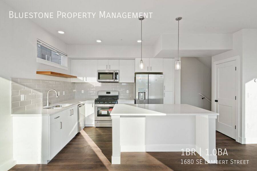 Townhouse for rent at 1680 SE Lambert St, Portland, OR 97202