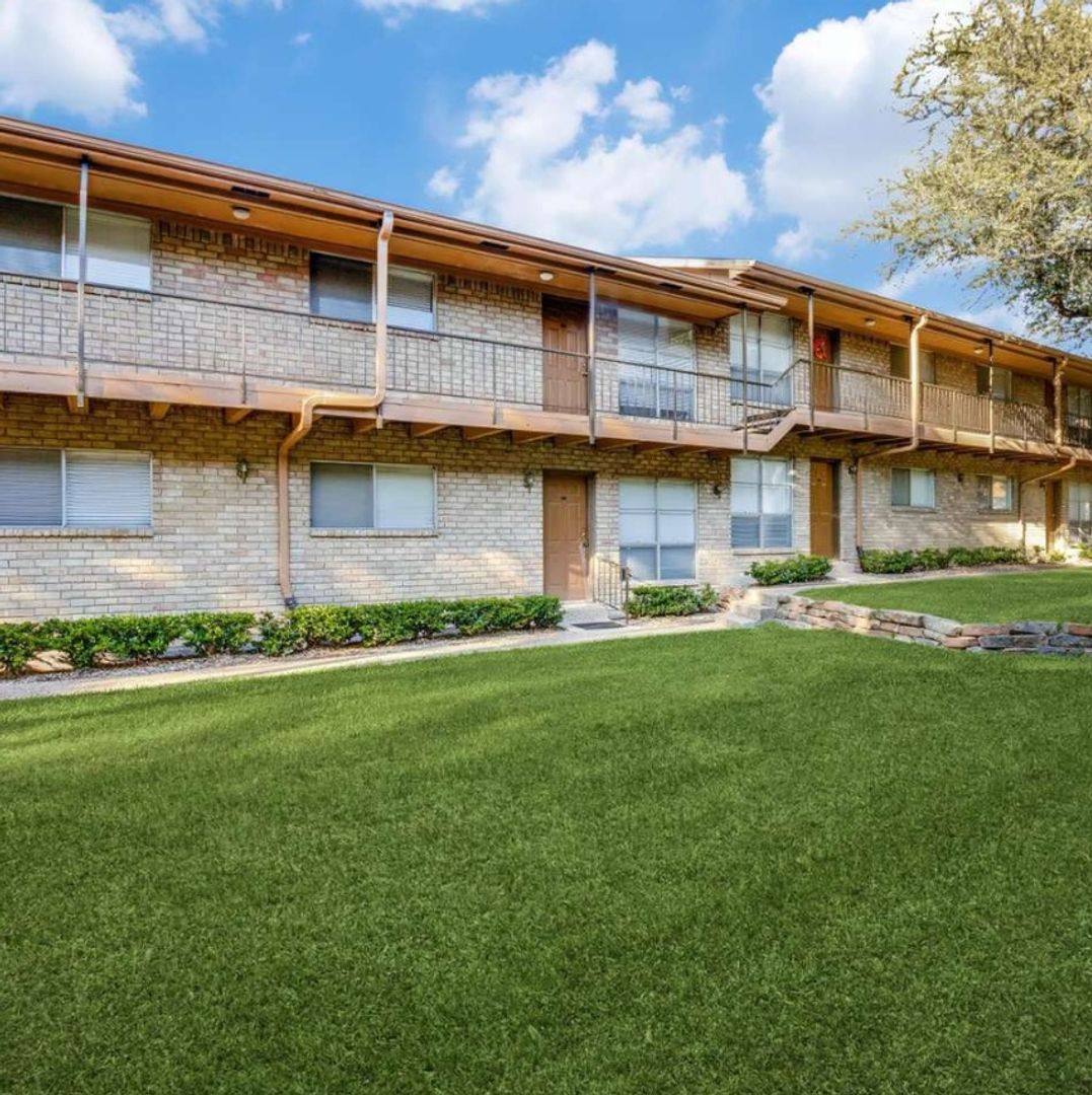 Apartment for rent at 1000 W Spring Valley Rd, Richardson, TX 75080