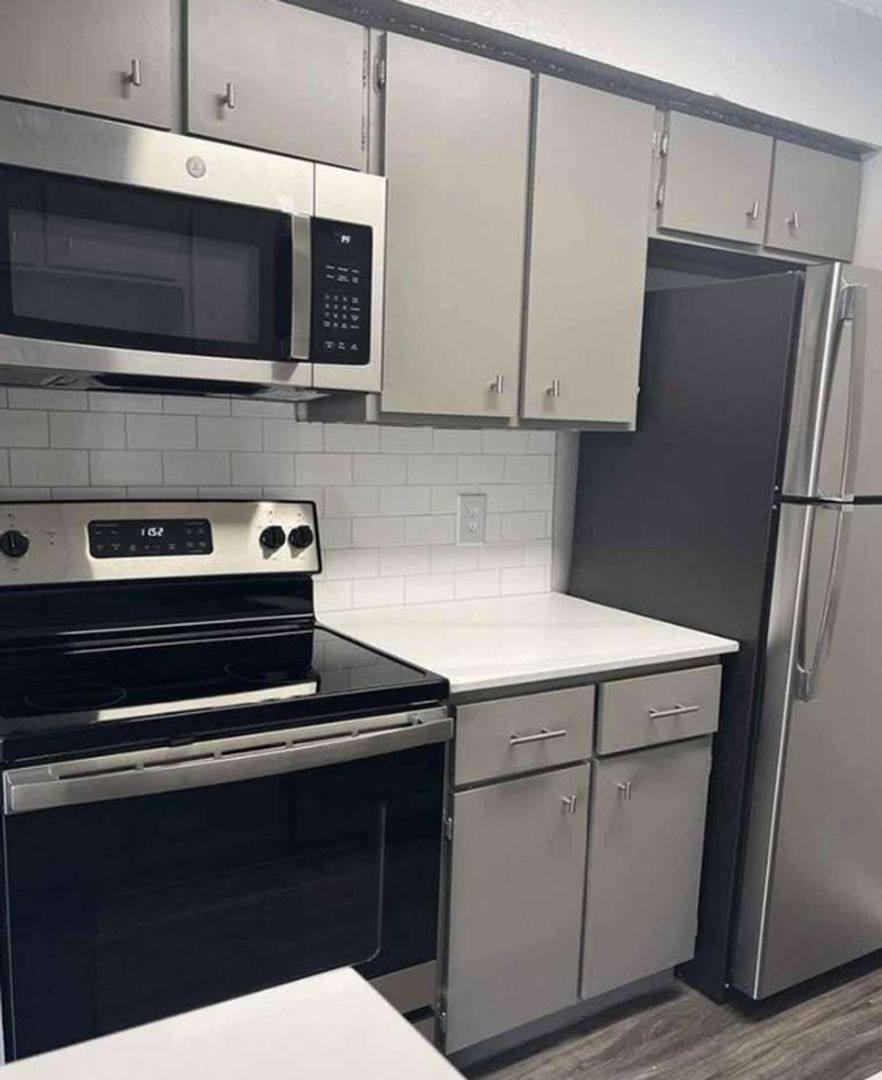 Apartment for rent at 1000 W Spring Valley Rd, Richardson, TX 75080