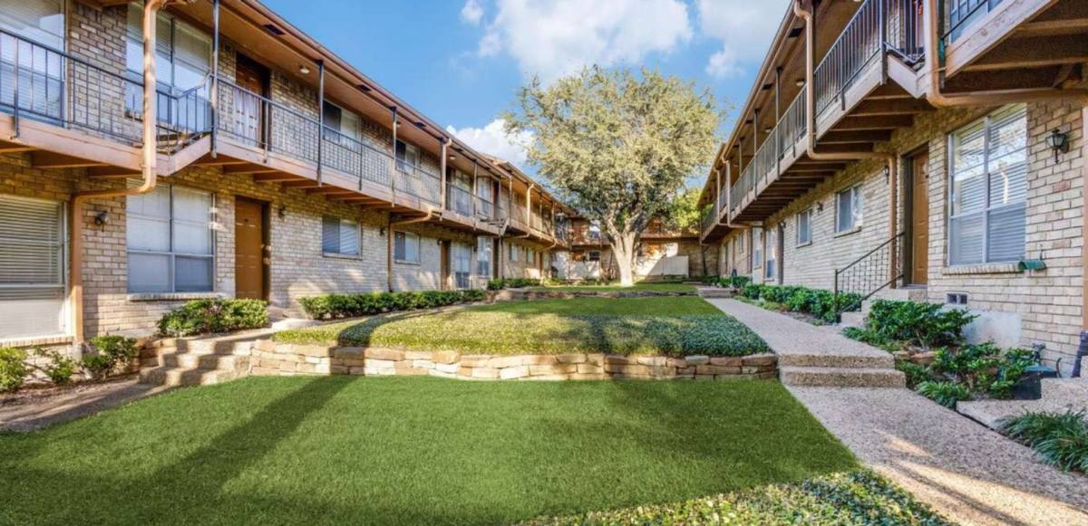 Apartment for rent at 1000 W Spring Valley Rd, Richardson, TX 75080