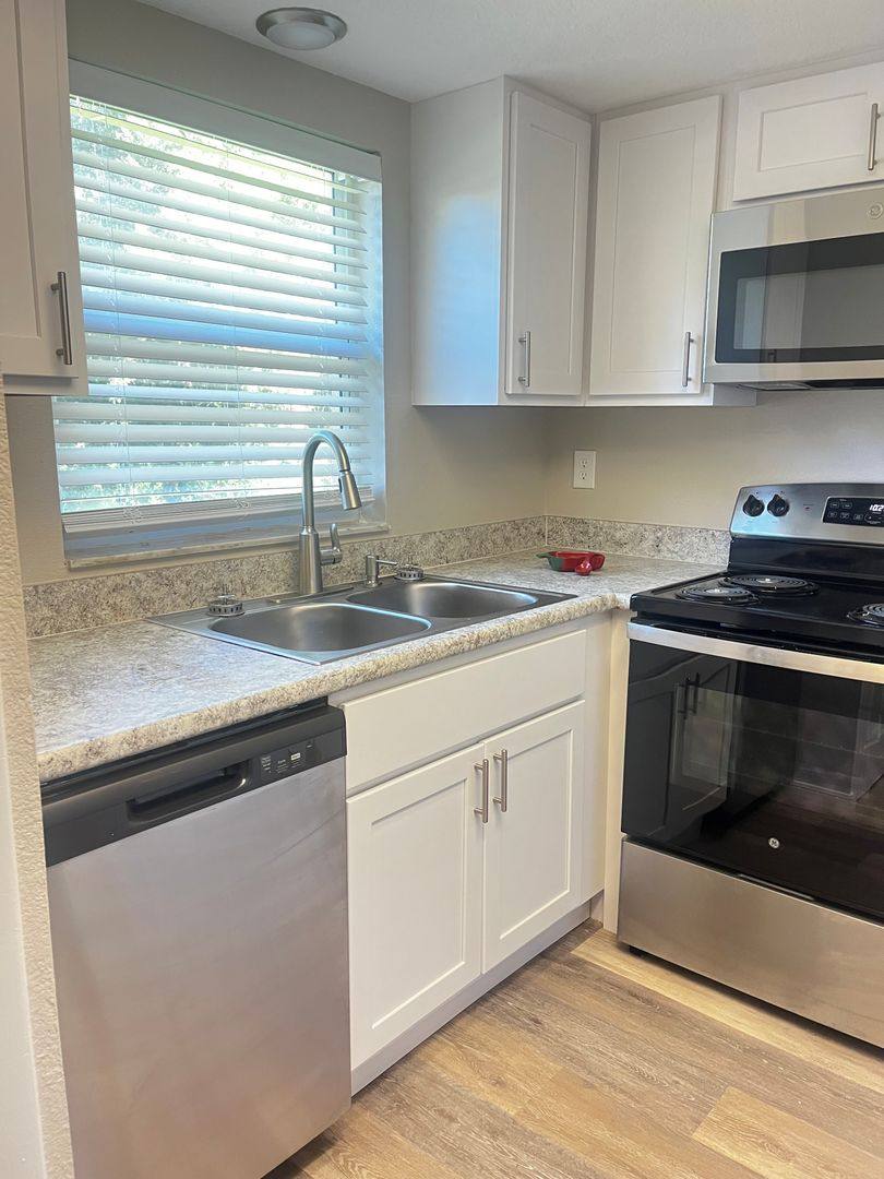Apartment for rent at 1175 W Minnesota Ave, Deland, FL 32720