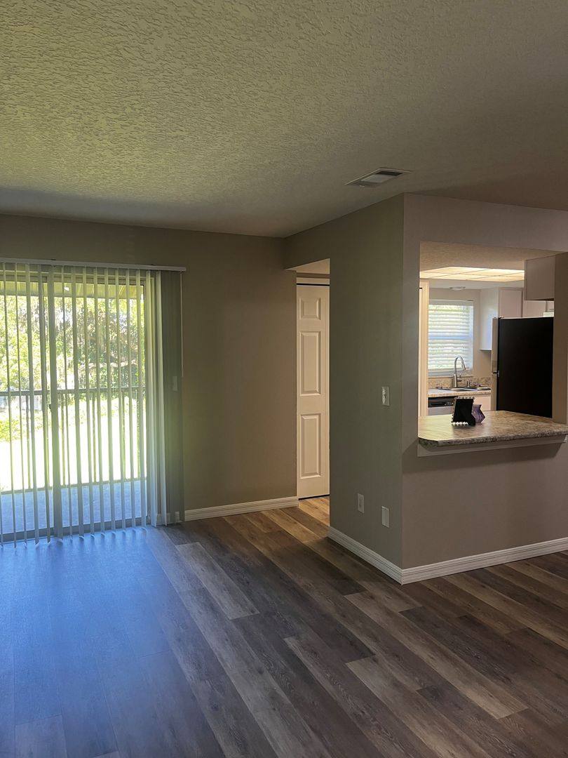 Apartment for rent at 1175 W Minnesota Ave, Deland, FL 32720