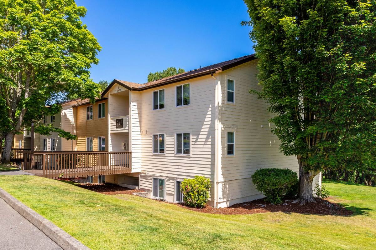 Apartment for rent at 2802 N Narrows Dr, Tacoma, WA 98407