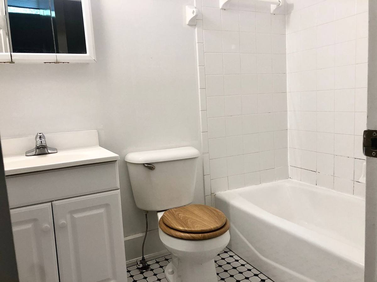 Apartment for rent at 2034 Iuka Ave, Columbus, OH 43201