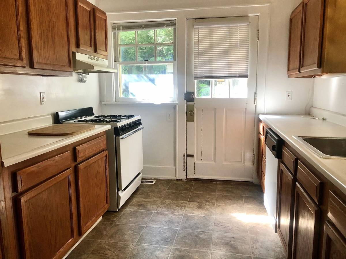 Apartment for rent at 2034 Iuka Ave, Columbus, OH 43201