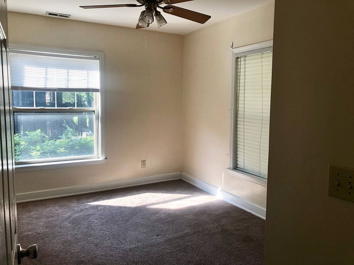 Apartment for rent at 2034 Iuka Ave, Columbus, OH 43201