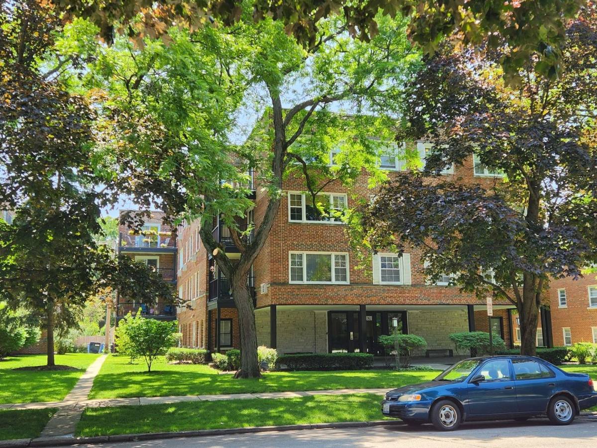 Apartment for rent at 2620 Central St, Evanston, IL 60201