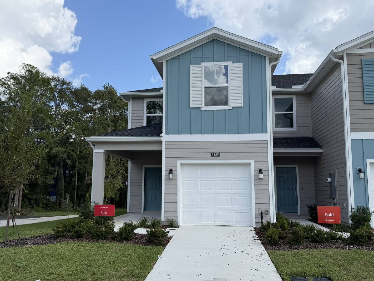 Townhouse for rent at 5469 NW 22nd Dr, Gainesville, FL 32653
