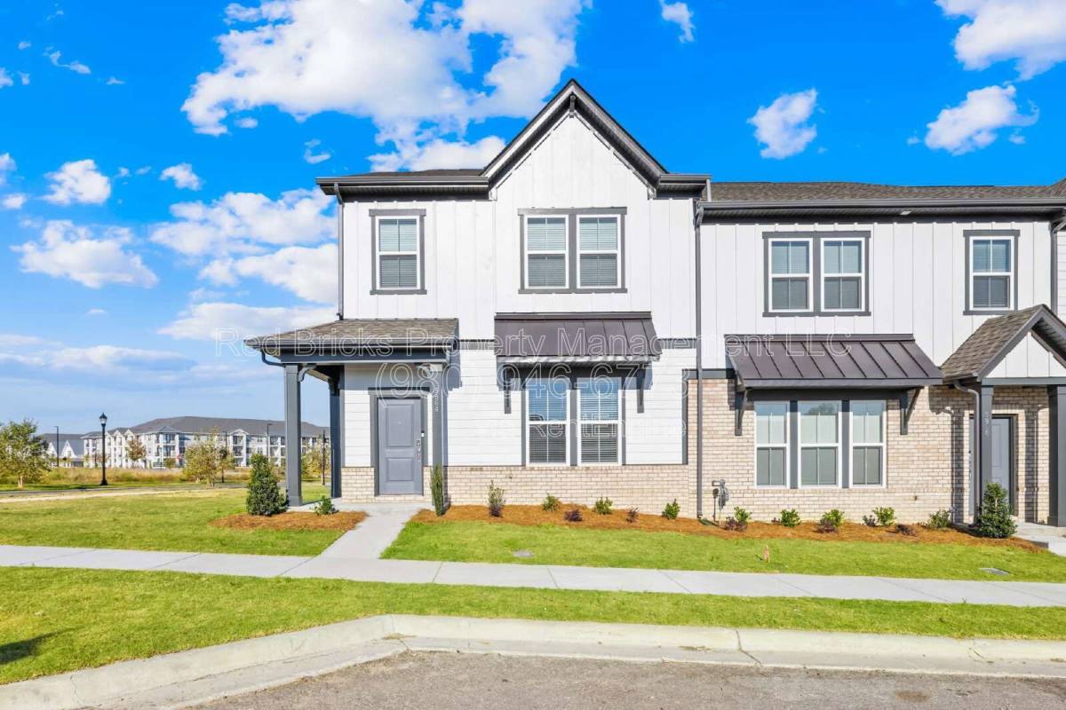 Townhouse for rent at 5864 Coulee Lane, Charlotte, NC 28215