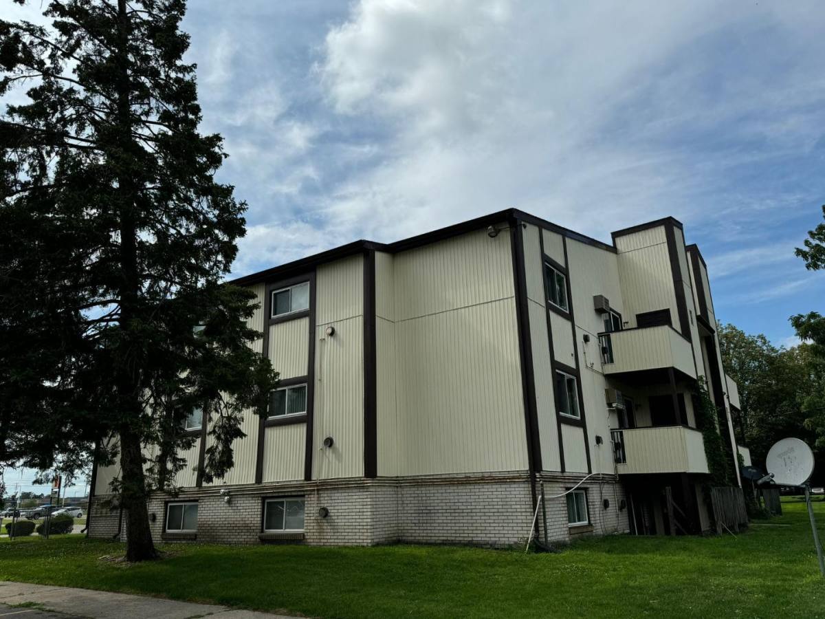 Apartment for rent at 400 Dornet Dr #435, Lansing, MI 48917