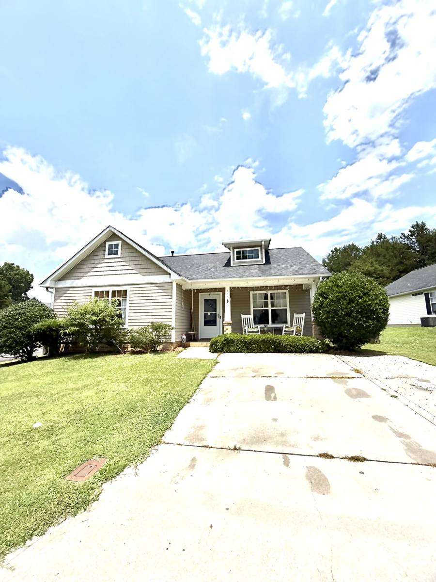House for rent at 856 Raindrops Rd, Gastonia, NC 28054