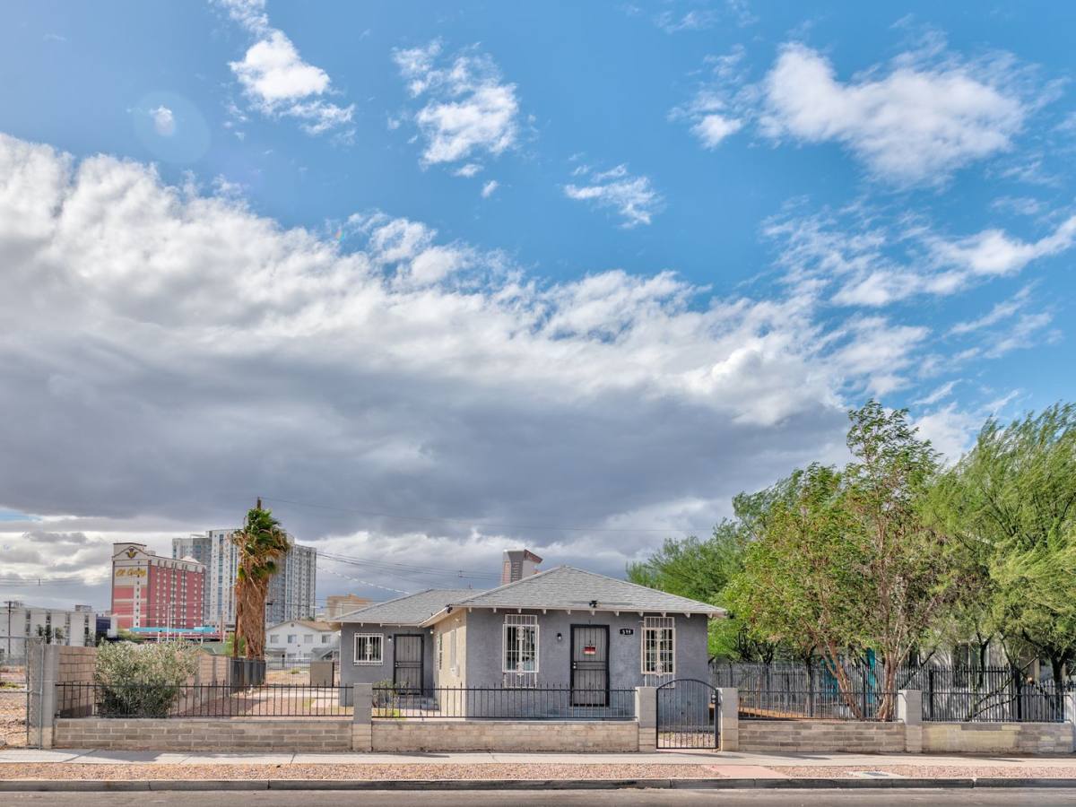 Apartment for rent at 339 N 10th St, Las Vegas, NV 89101
