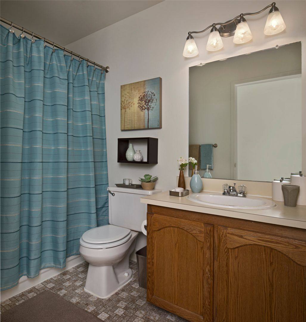 Apartment for rent at 11618 Plymouth Woods Dr, Livonia, MI 48150