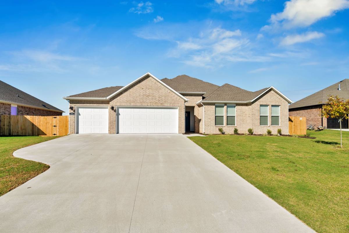 House for rent at 204 N Kit Kat Court, Siloam Springs, AR 72761