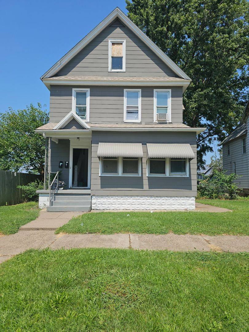 Apartment for rent at 2723 6th Ave, Rock Island, IL 61201