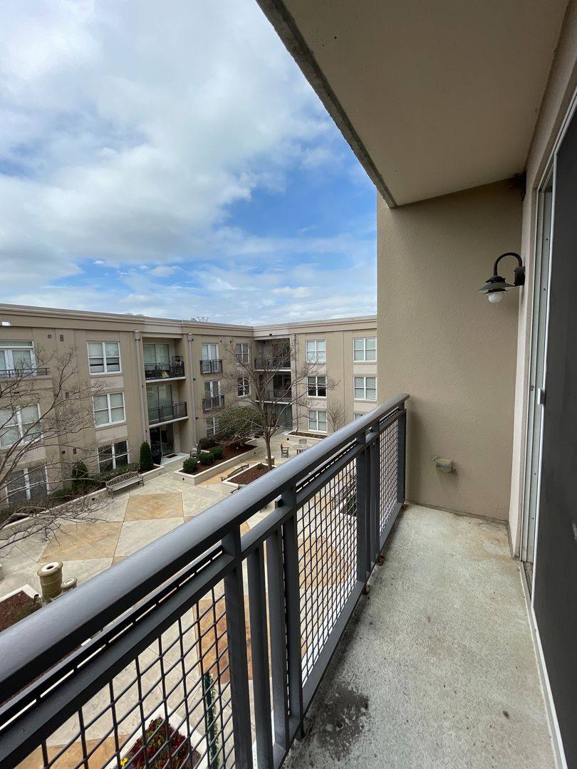 Condo for rent at 1315 E Blvd, Charlotte, NC 28203