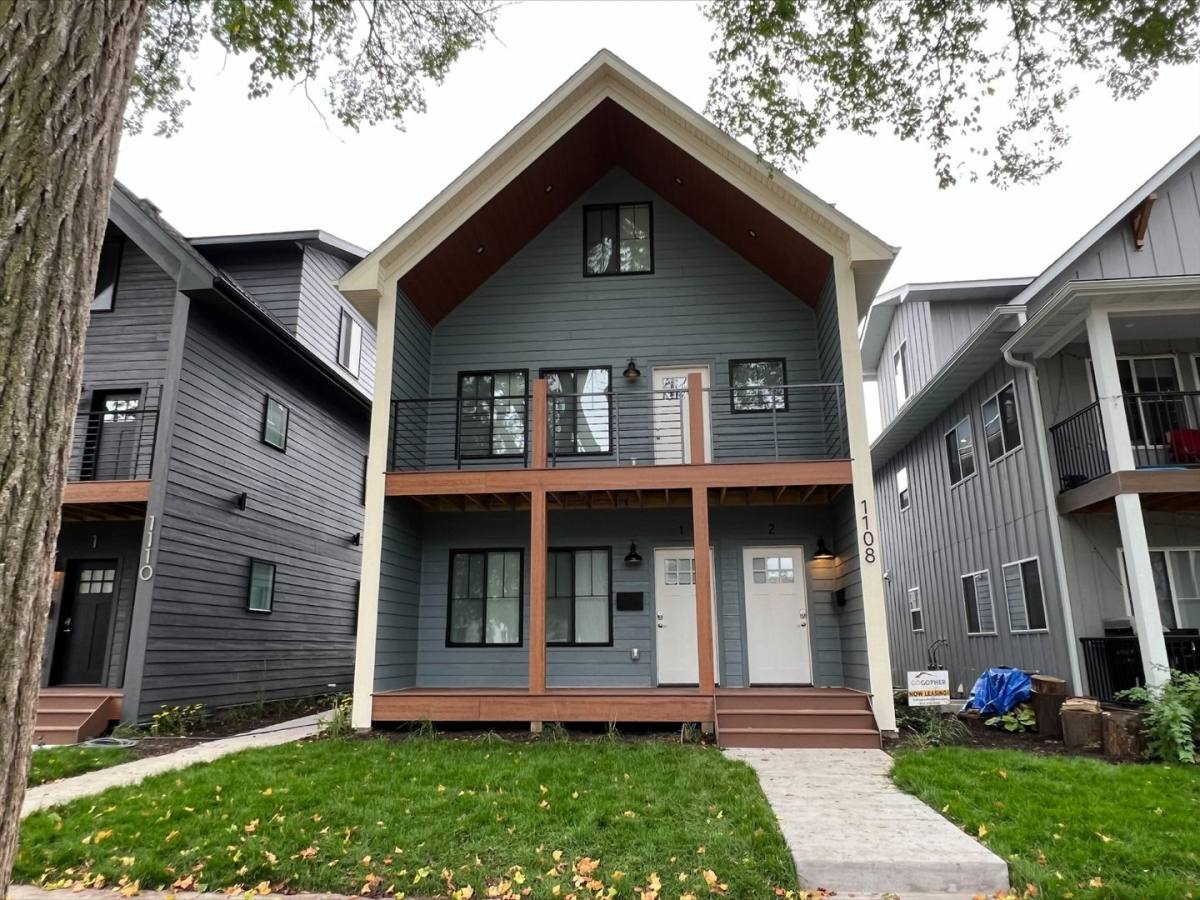 Townhouse for rent at 1328 - 1330 8th St SE, Minneapolis, MN 55414