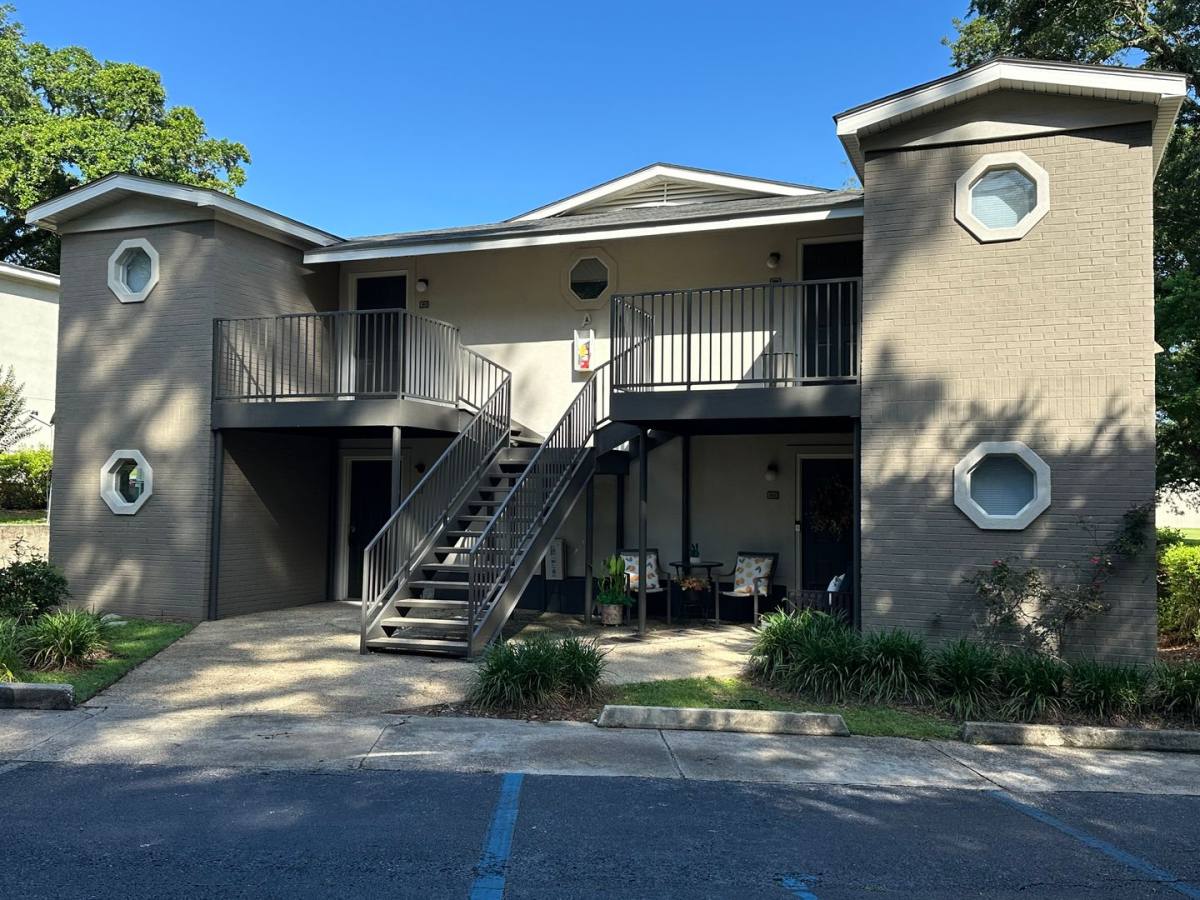 Apartment for rent at 608 Azalea Rd, Mobile, AL 36609