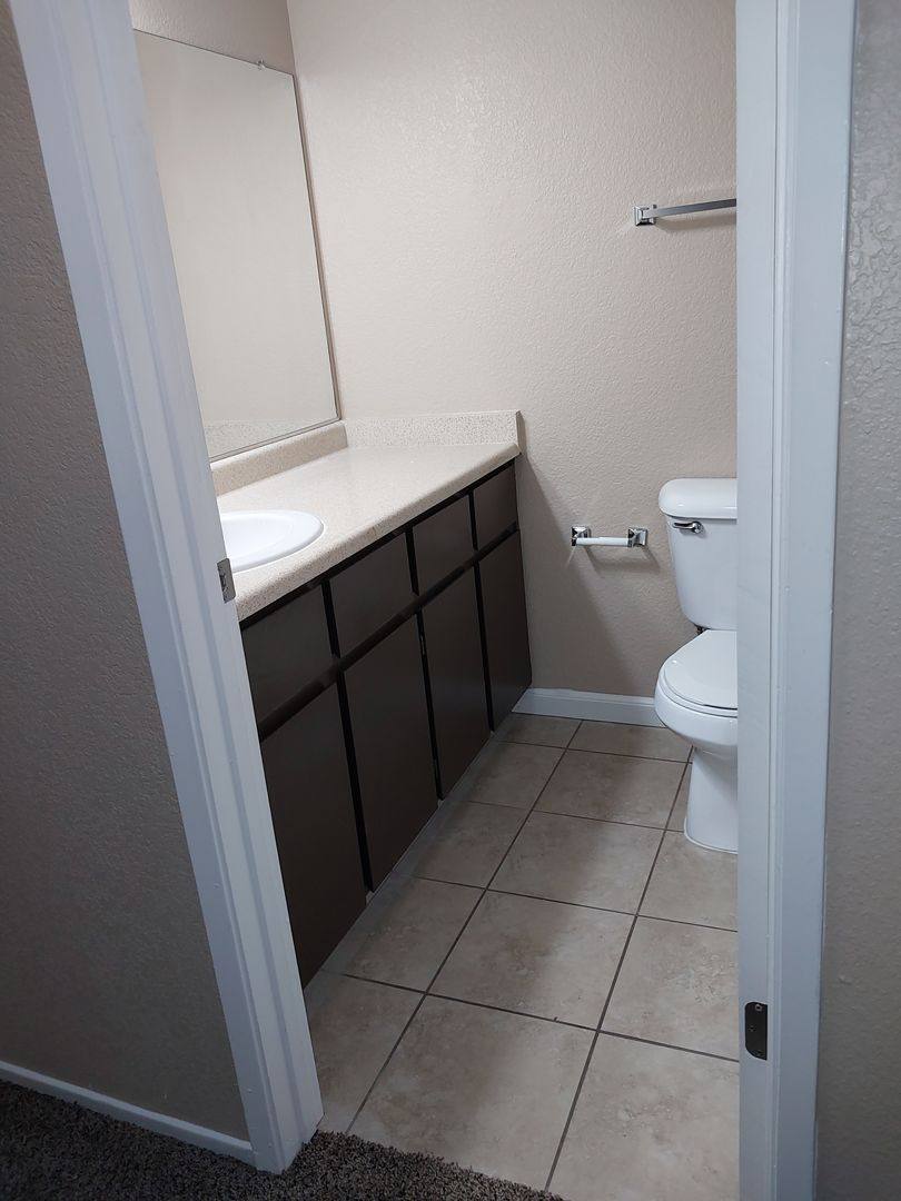 Apartment for rent at 1405 Stonewood Ave, Manteca, CA 95336