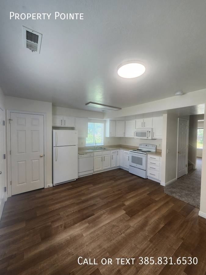 Townhouse for rent at 1573 S 2000 W #D, Syracuse, UT 84075