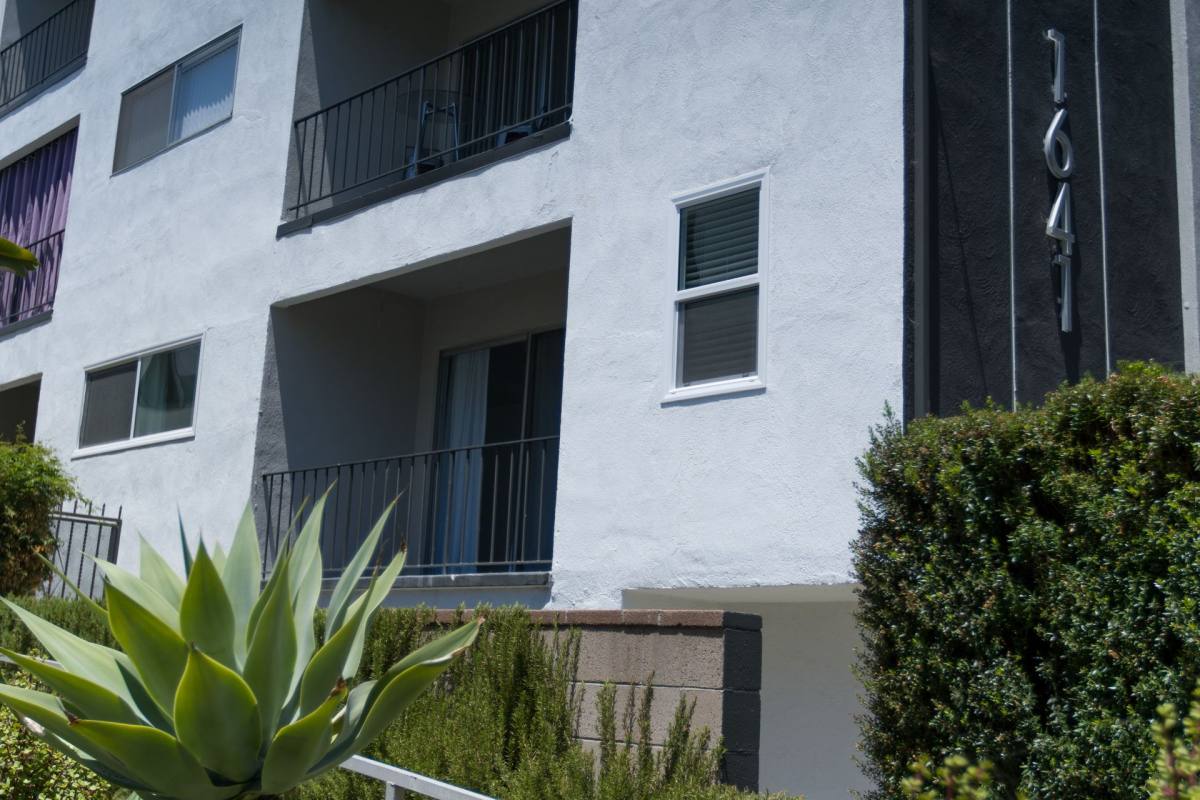 Apartment for rent at 1641 N Poinsettia Place, Los Angeles, CA 90046