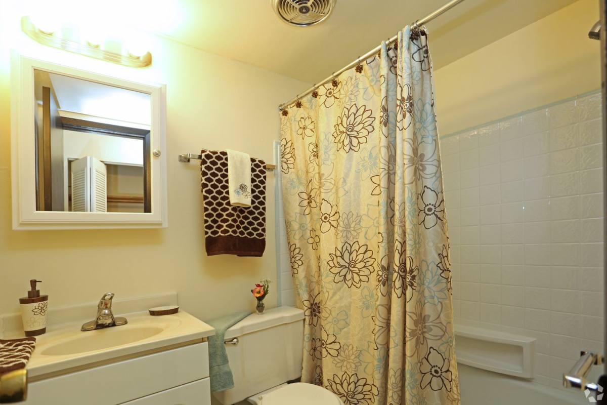 Apartment for rent at 2130 University Ave, Madison, WI 53726