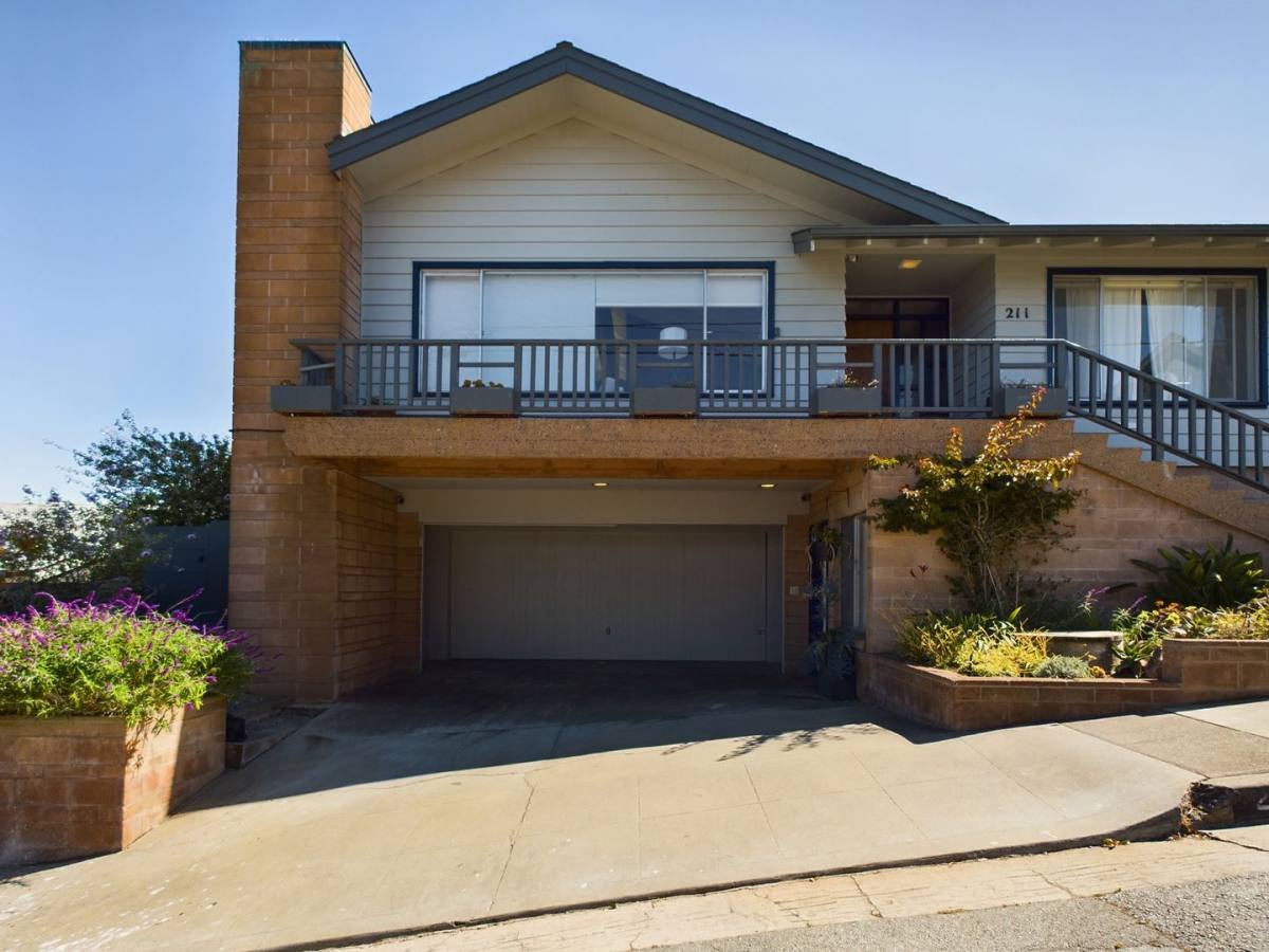 House for rent at 211 6th St, Pacific Grove, CA 93950