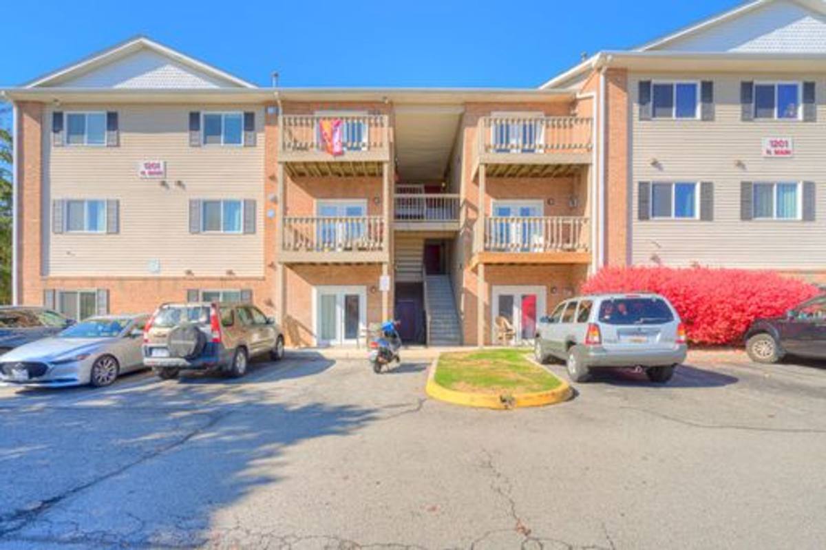 Apartment for rent at 1201, 1203, 1205, 1207 N Main St, Blacksburg, VA 24060