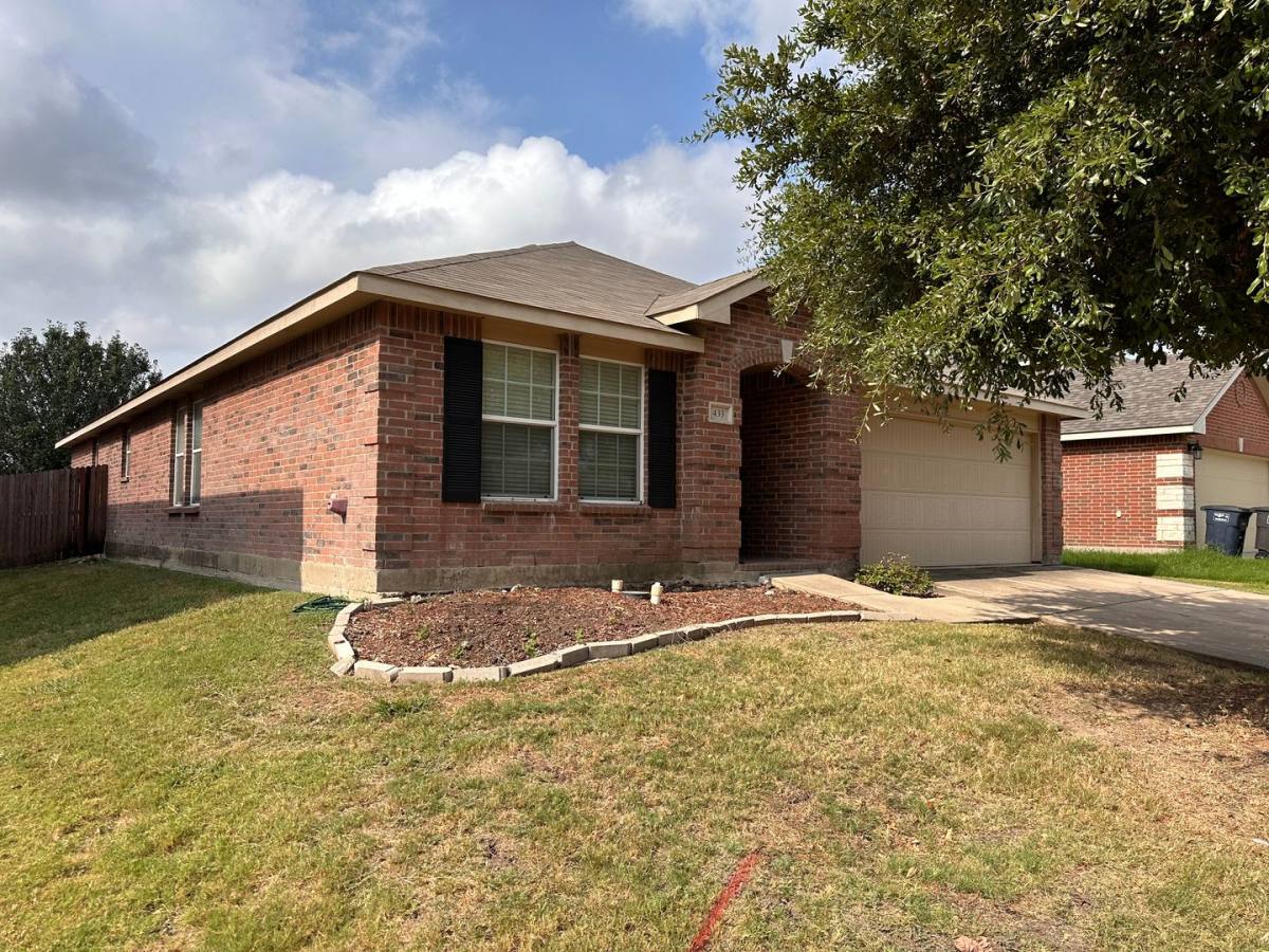 House for rent at 433 Emerald Creek Dr, Fort Worth, TX 76131