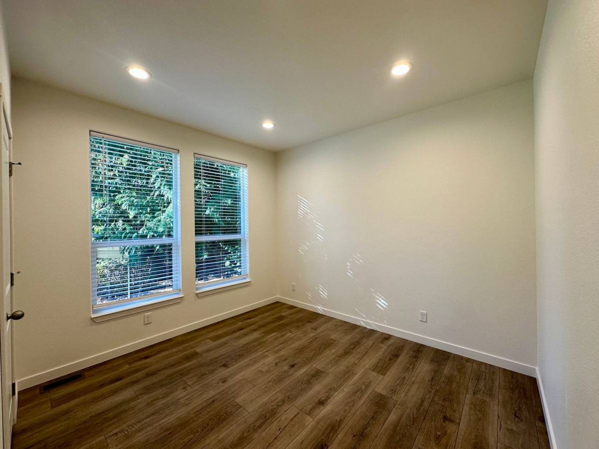 Apartment for rent at 2119 Aldergrove Rd, Ferndale, WA 98248
