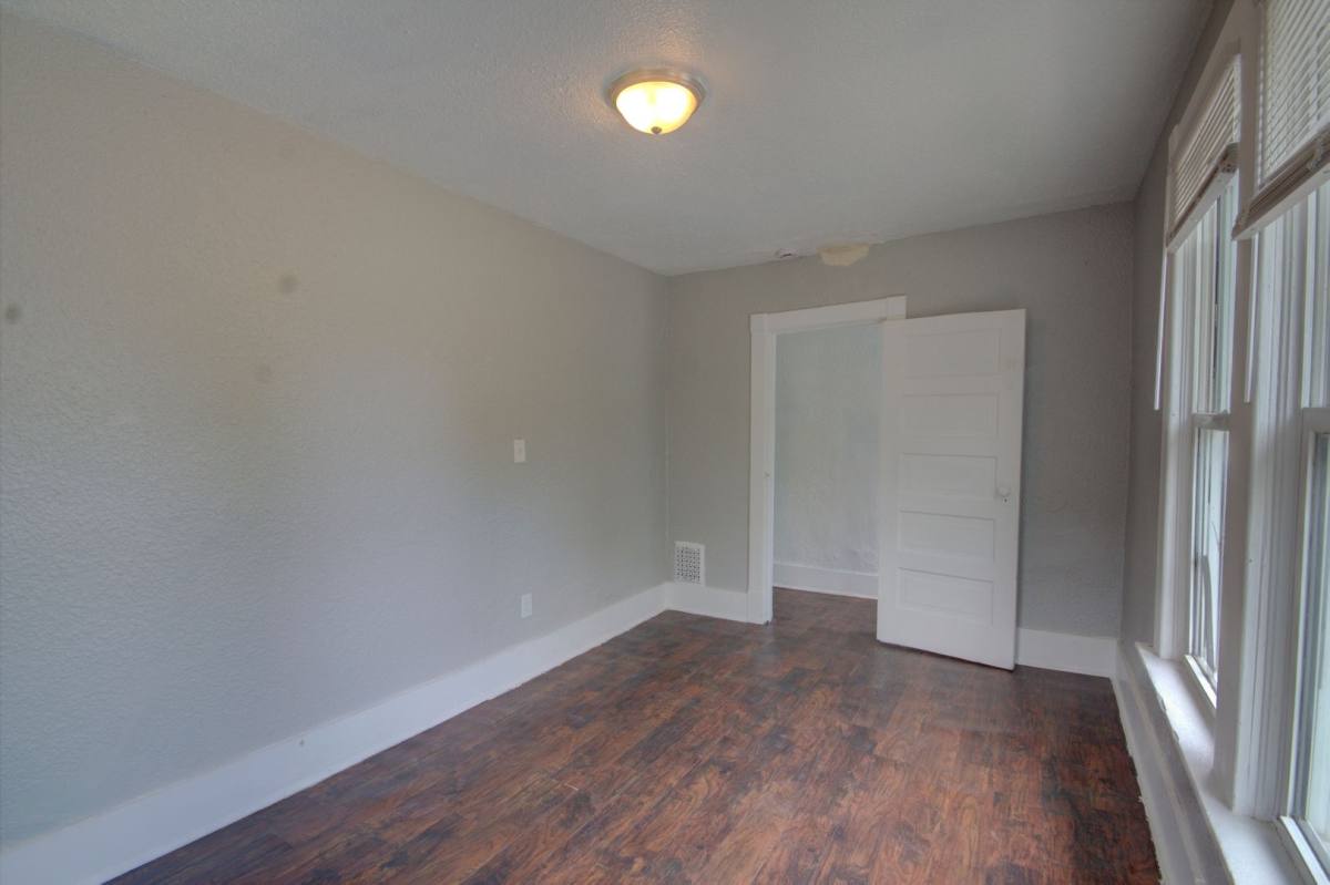 Apartment for rent at 1318 1 2 Brown St, Davenport, IA 52804