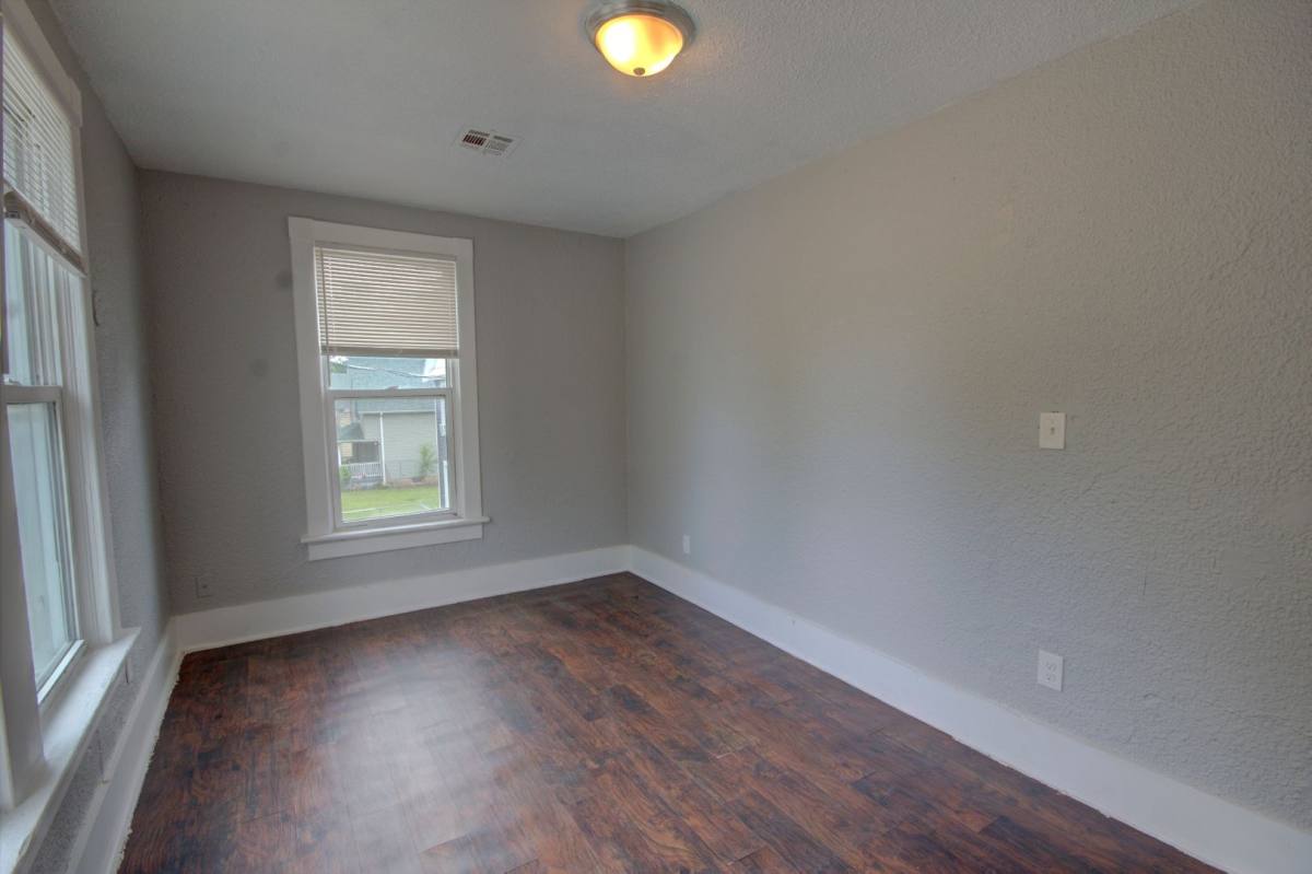 Apartment for rent at 1318 1 2 Brown St, Davenport, IA 52804