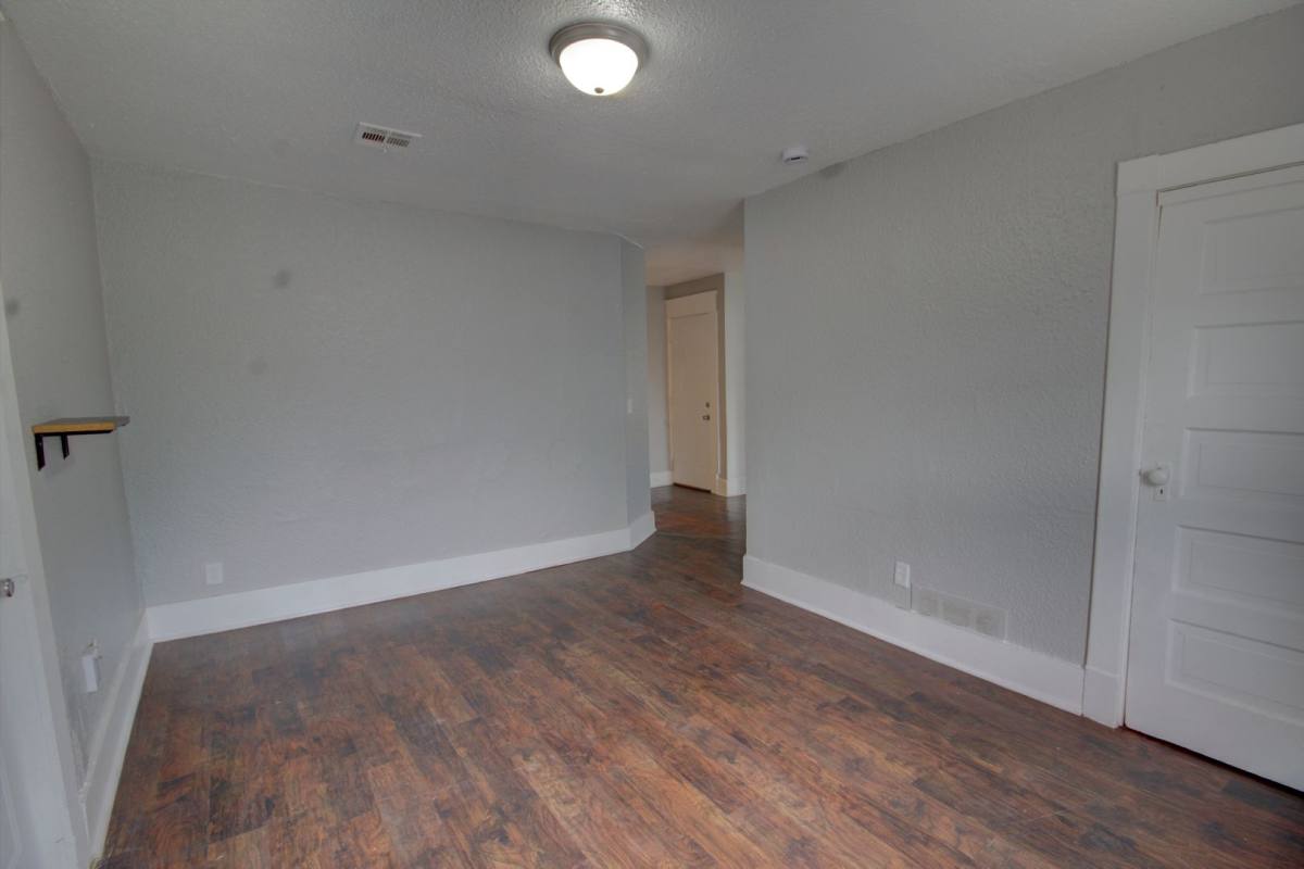 Apartment for rent at 1318 1 2 Brown St, Davenport, IA 52804
