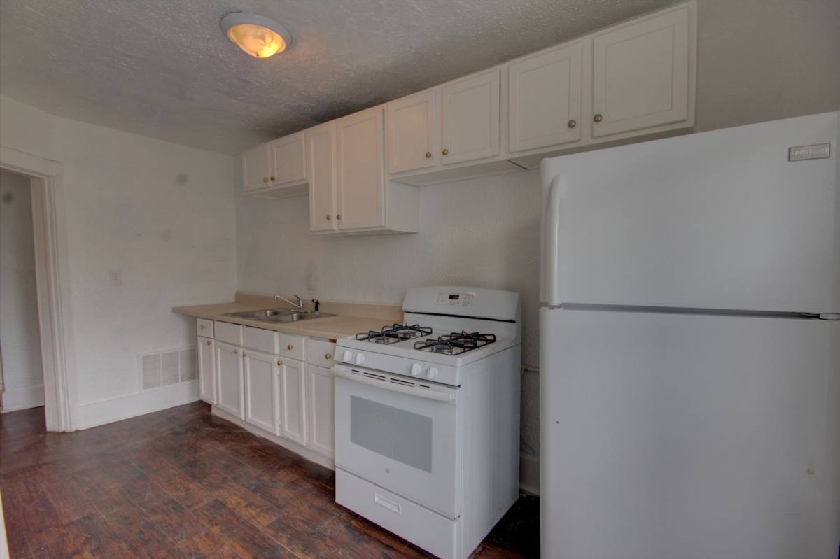 Apartment for rent at 1318 1 2 Brown St, Davenport, IA 52804