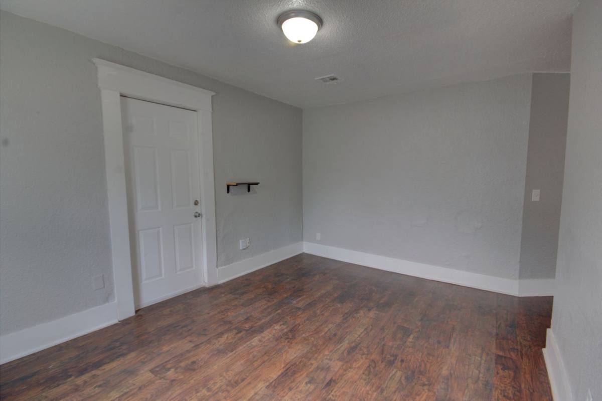 Apartment for rent at 1318 1 2 Brown St, Davenport, IA 52804