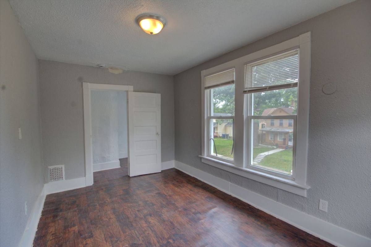 Apartment for rent at 1318 1 2 Brown St, Davenport, IA 52804