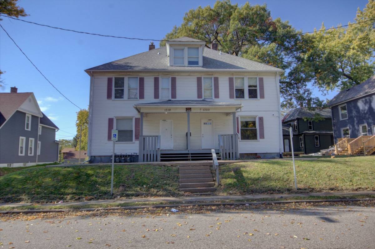 Apartment for rent at 1318 1 2 Brown St, Davenport, IA 52804
