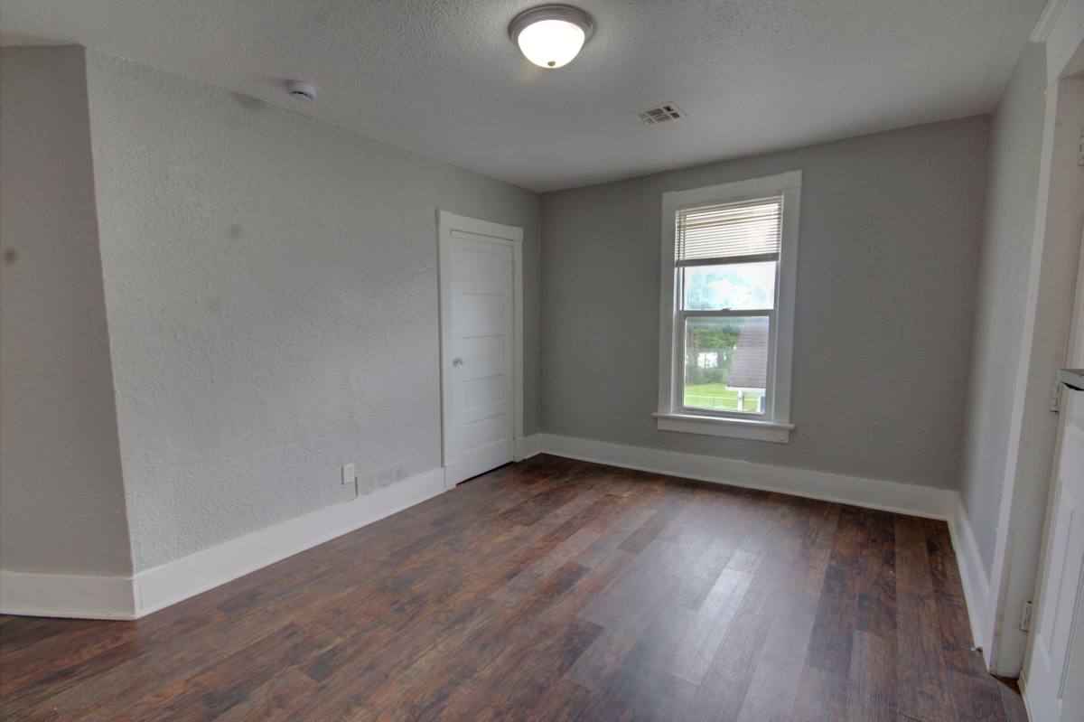 Apartment for rent at 1318 1 2 Brown St, Davenport, IA 52804