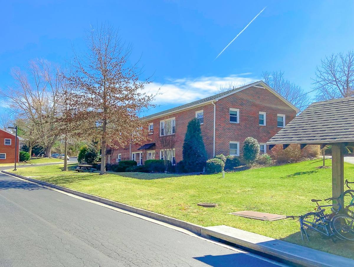 Apartment for rent at 117, 119, 120 Hearthstone Dr, Blacksburg, VA 24060