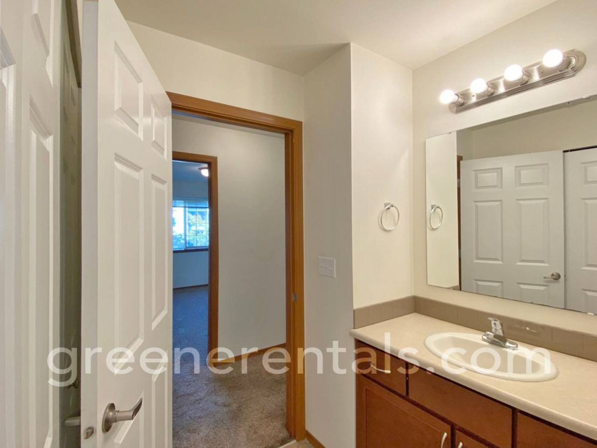 Apartment for rent at 1415 Evergreen Park Dr SW, Olympia, WA 98502