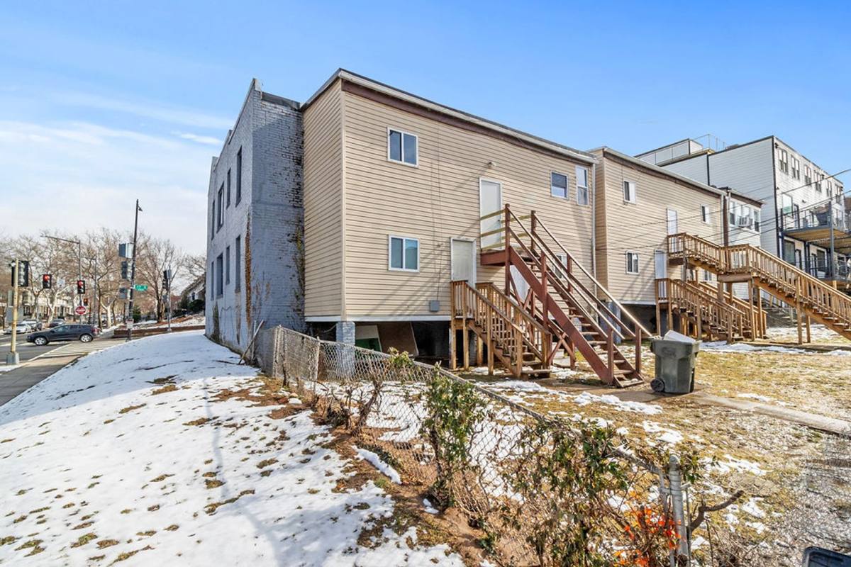 Apartment for rent at 1150 17th St #NE, Washington, DC 20002