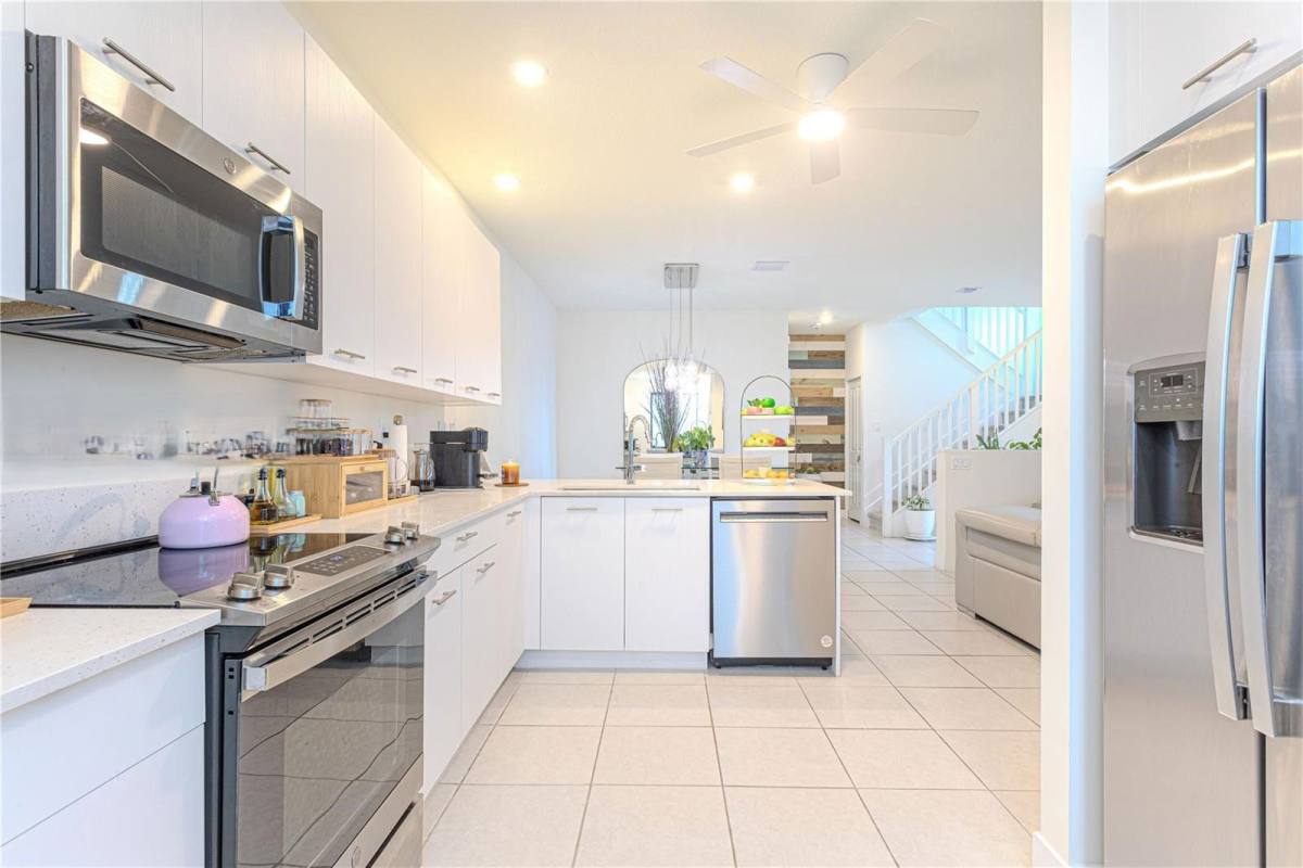 Townhouse for rent at 4260 NW 82nd Ave, Miami, FL 33166