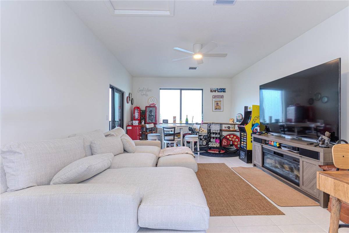 Townhouse for rent at 4260 NW 82nd Ave, Miami, FL 33166