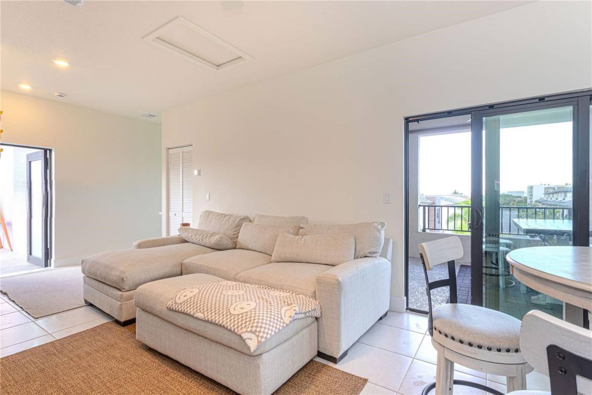 Townhouse for rent at 4260 NW 82nd Ave, Miami, FL 33166