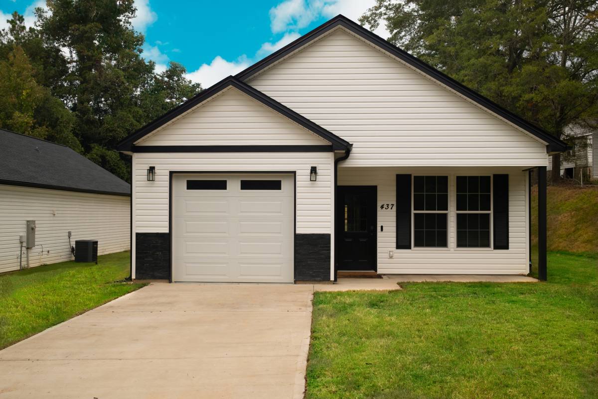 House for rent at 437 Liberty St, Woodruff, SC 29388