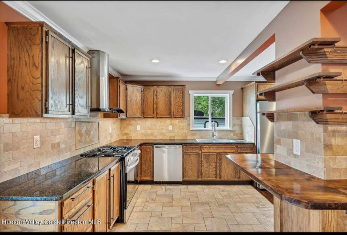 Apartment for rent at 10 Baker Ave, Cohoes, NY 12047