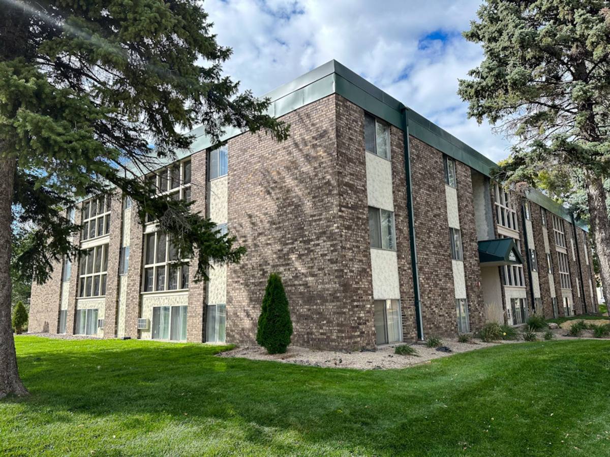 Apartment for rent at 6800- 6810 63rd Ave, Minneapolis, MN 55428