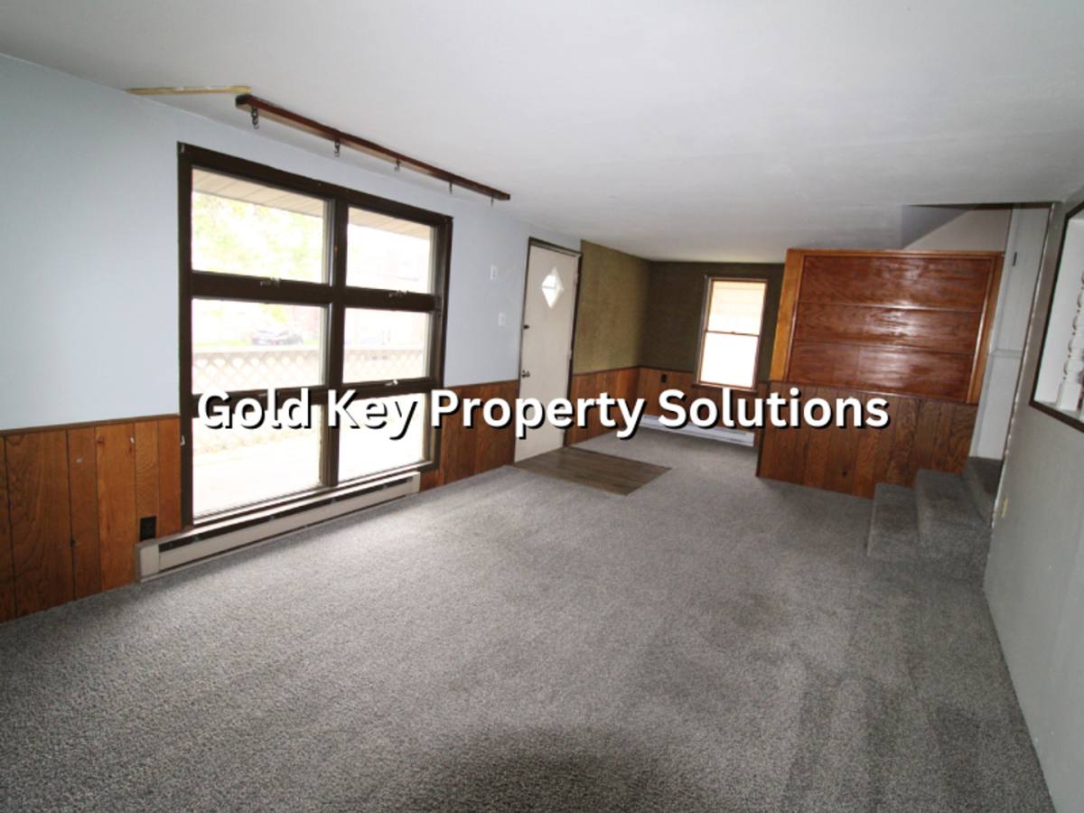 Apartment for rent at 117 E John St, Alexandria, IN 46001